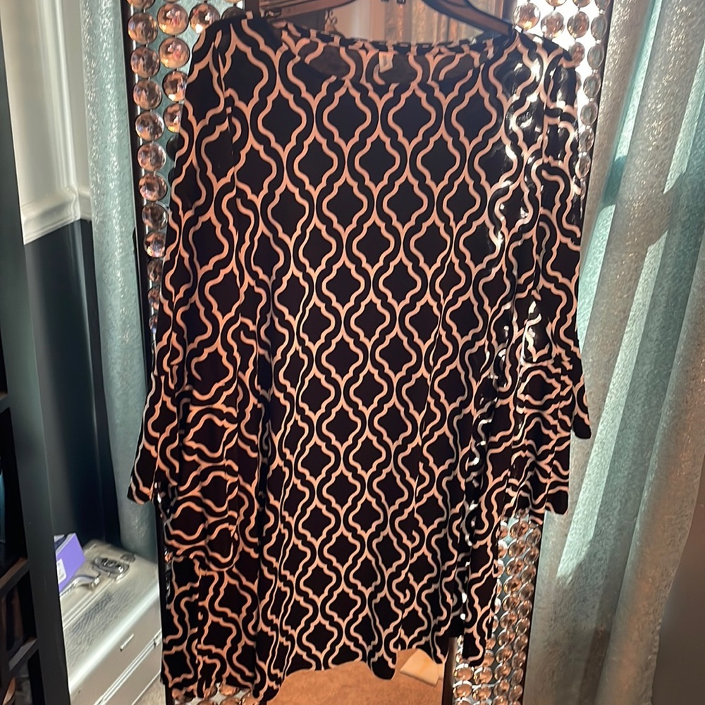 Black casual dress.